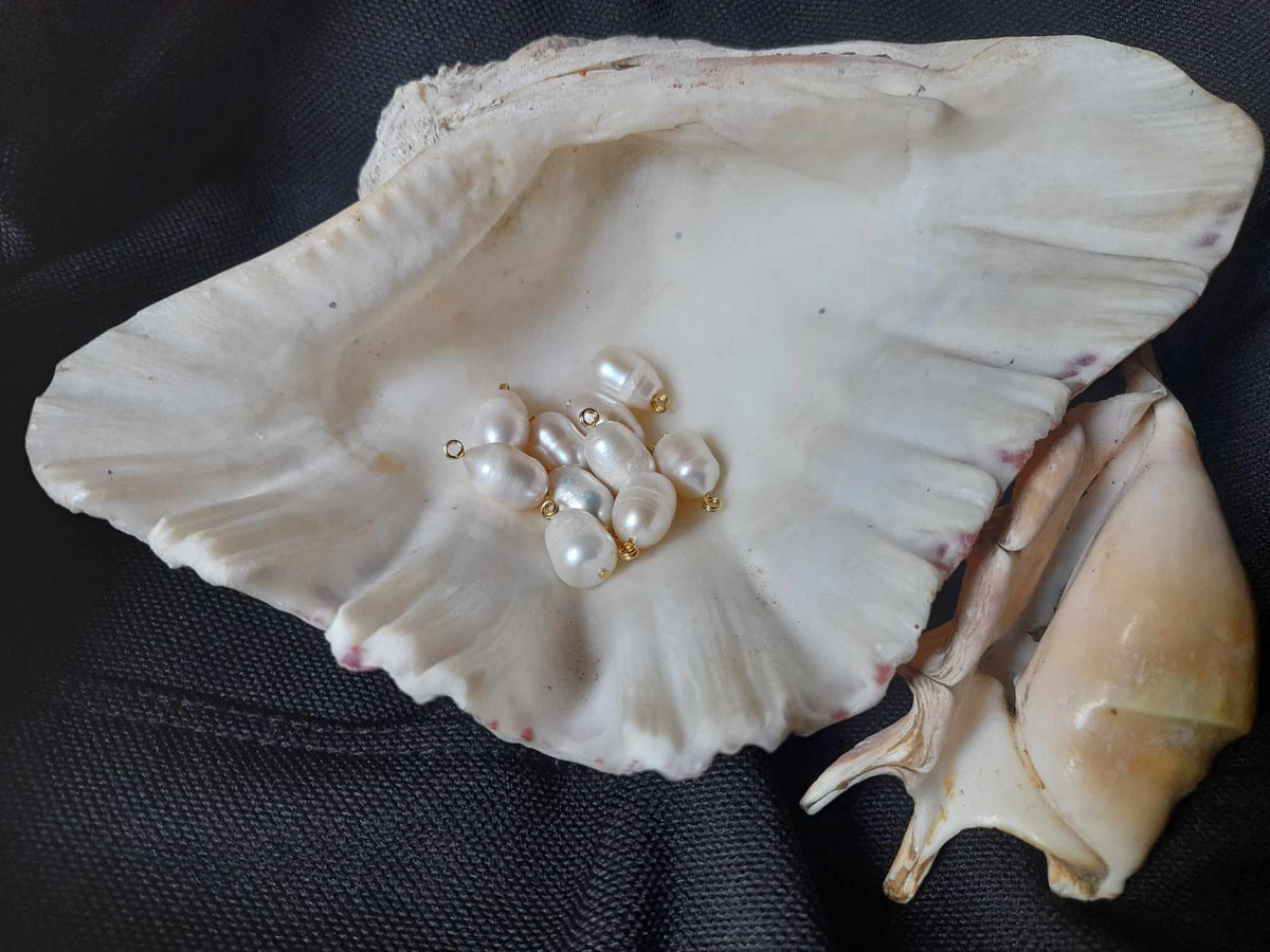 Authentic sea water pearl pendant
